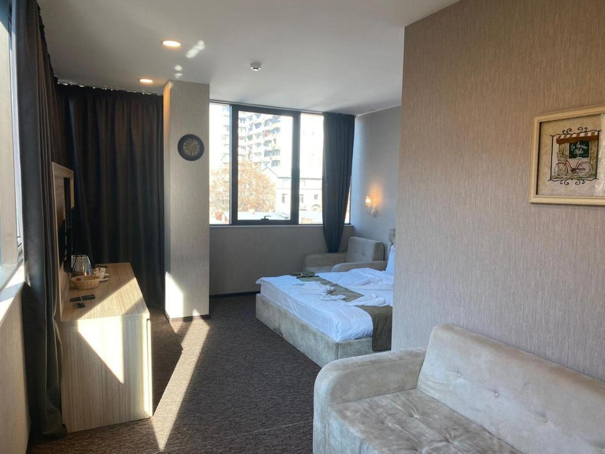 Tbt Hotel Tbilisi Exteriör bild